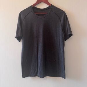 Men's Lululemon Charcoal Gray T-Shirt Size Medium